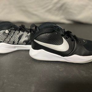 Nike Boys  Black Basketball Shoes Sneakers SZ 5y